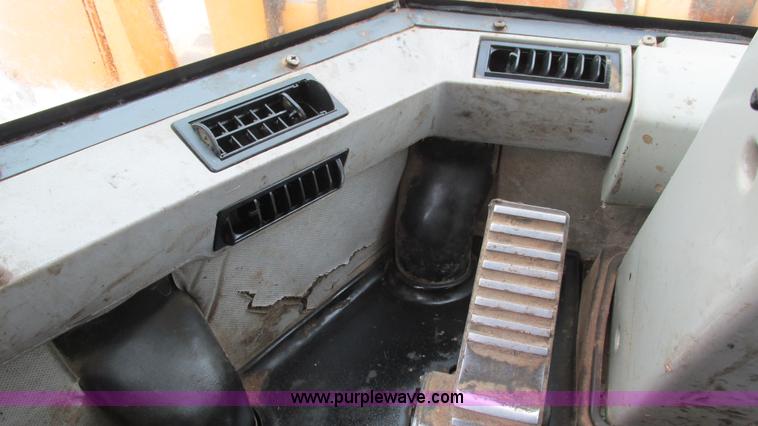 image for item I3091 2000 Case 621C wheel loader