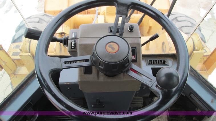 image for item I3091 2000 Case 621C wheel loader