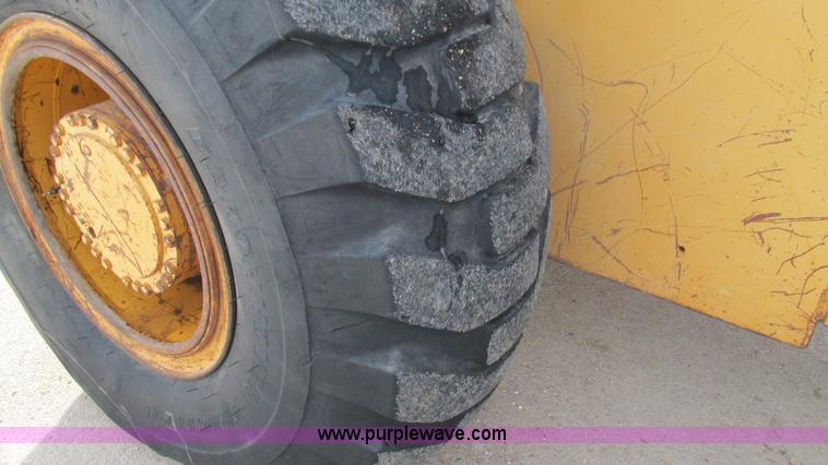image for item I3092 1998 Case 621B wheel loader