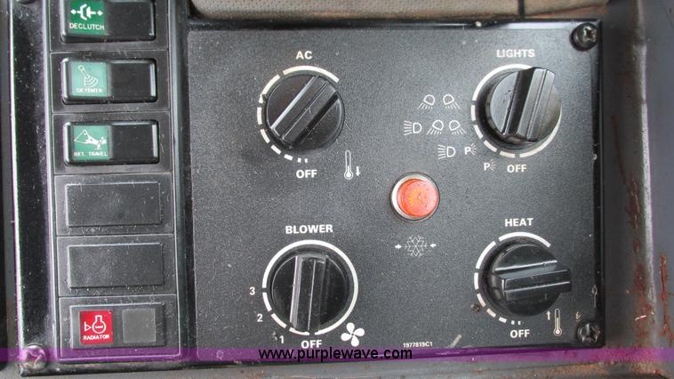 image for item I3092 1998 Case 621B wheel loader