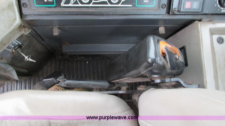 image for item I3092 1998 Case 621B wheel loader