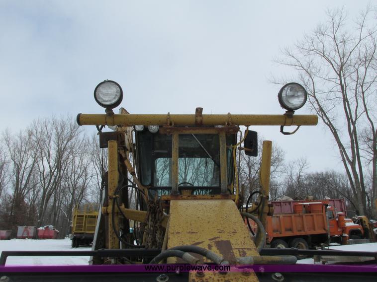 image for item I3772 1980 Caterpillar 140G articulated motor grader