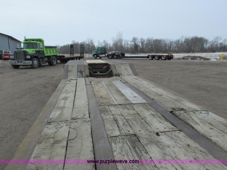 image for item I3789 1992 Nelson ART-FL-401D equipment trailer