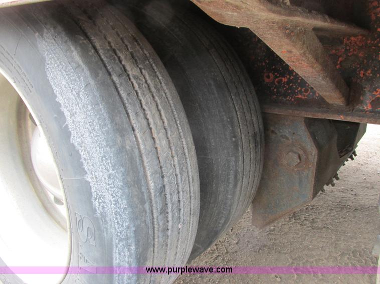 image for item I3789 1992 Nelson ART-FL-401D equipment trailer