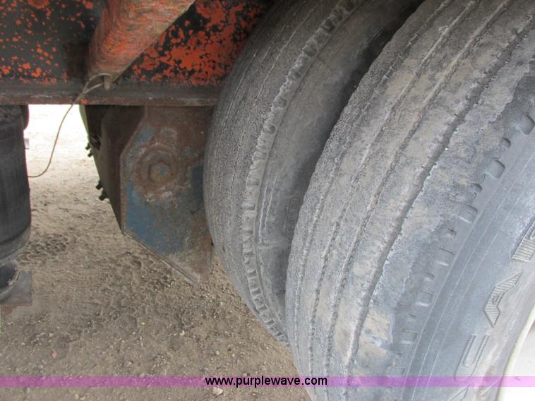 image for item I3789 1992 Nelson ART-FL-401D equipment trailer