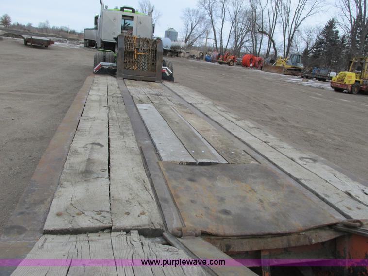 image for item I3789 1992 Nelson ART-FL-401D equipment trailer