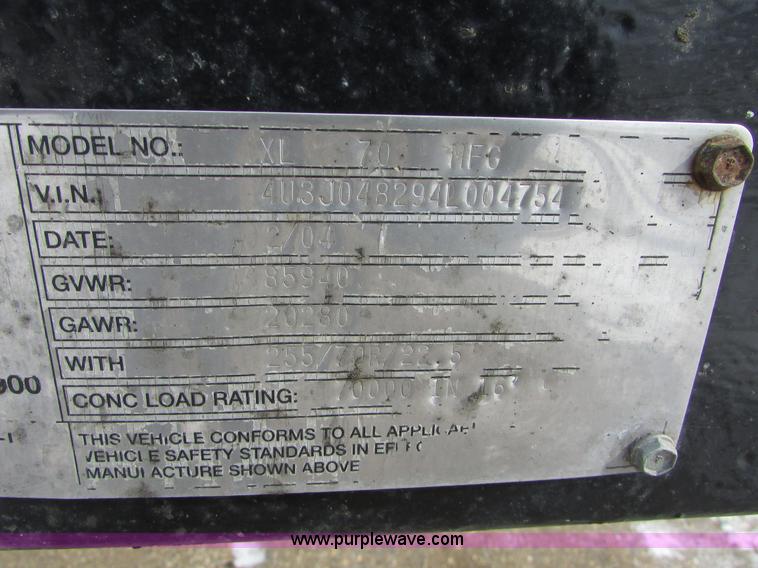 image for item I6587 2004 XL Specialized XL 70 lowboy trailer