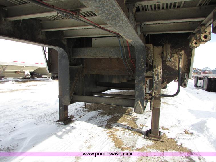 image for item I6589 2007 Fontaine Infinity drop deck trailer