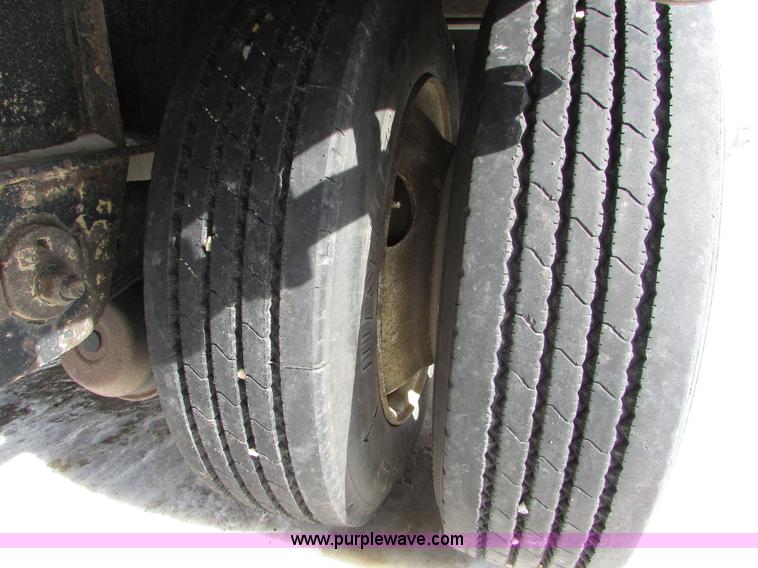 image for item I6589 2007 Fontaine Infinity drop deck trailer