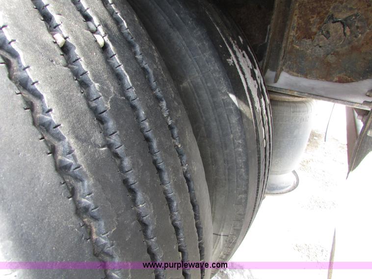 image for item I6589 2007 Fontaine Infinity drop deck trailer