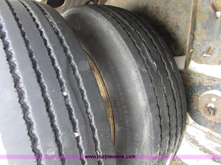 image for item I6589 2007 Fontaine Infinity drop deck trailer