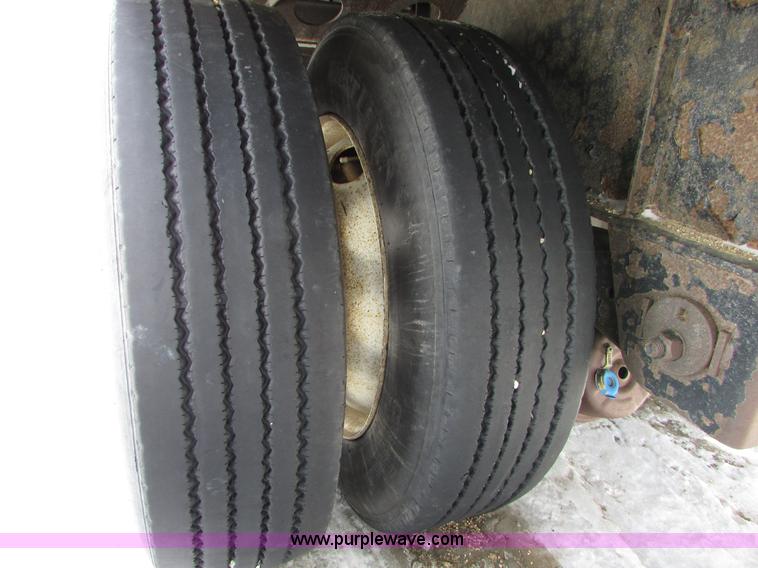 image for item I6589 2007 Fontaine Infinity drop deck trailer