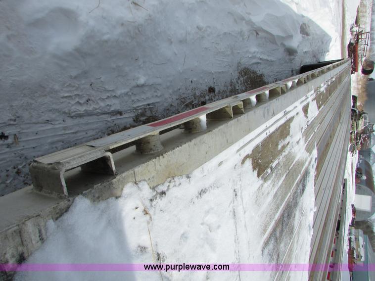 image for item I6589 2007 Fontaine Infinity drop deck trailer