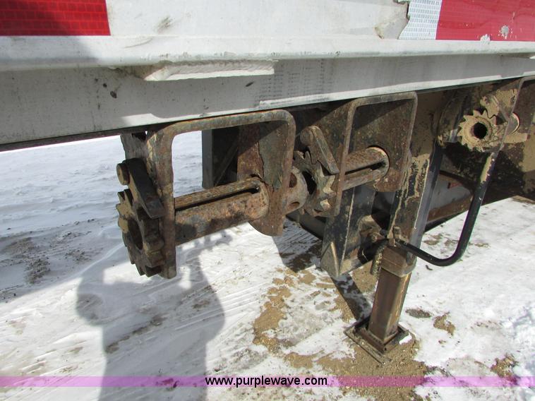 image for item I6589 2007 Fontaine Infinity drop deck trailer