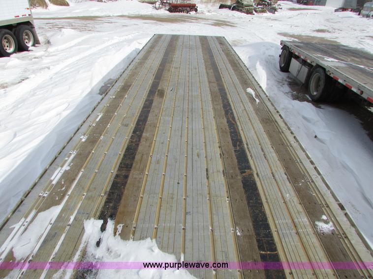 image for item I6589 2007 Fontaine Infinity drop deck trailer