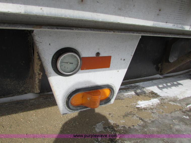 image for item I6589 2007 Fontaine Infinity drop deck trailer