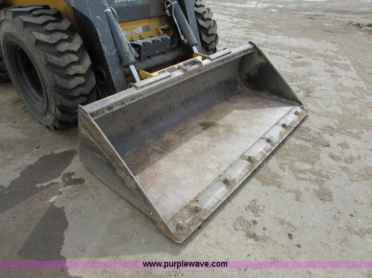 image for item I6601 2012 John Deere 332D skid steer