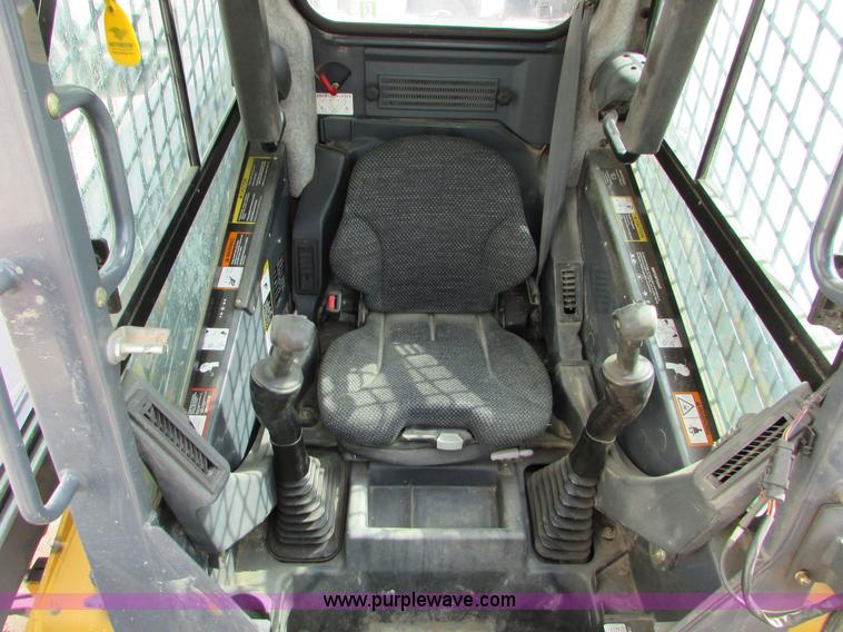 image for item I6601 2012 John Deere 332D skid steer