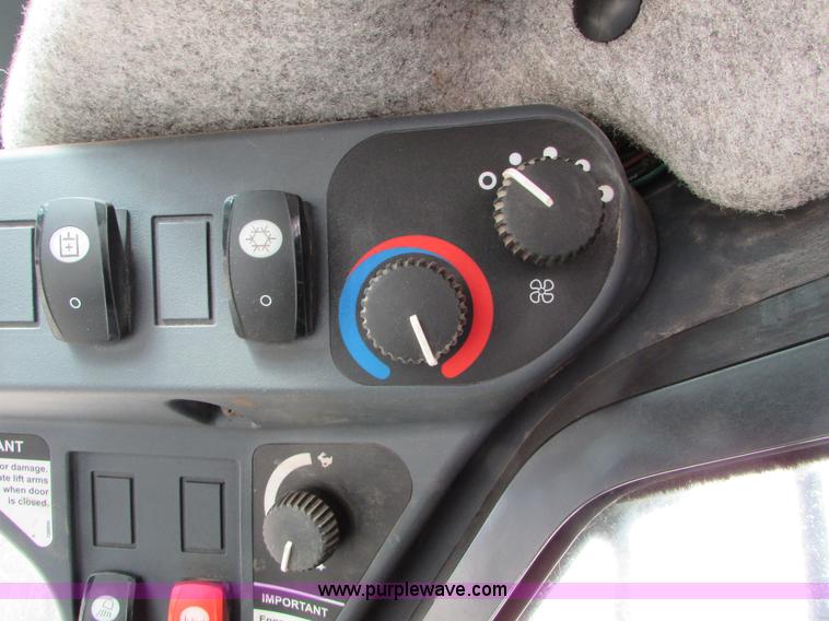 image for item I6601 2012 John Deere 332D skid steer