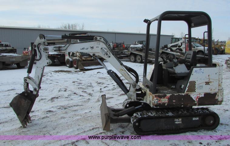image for item I6611 1998 Bobcat X325 C series compact excavator