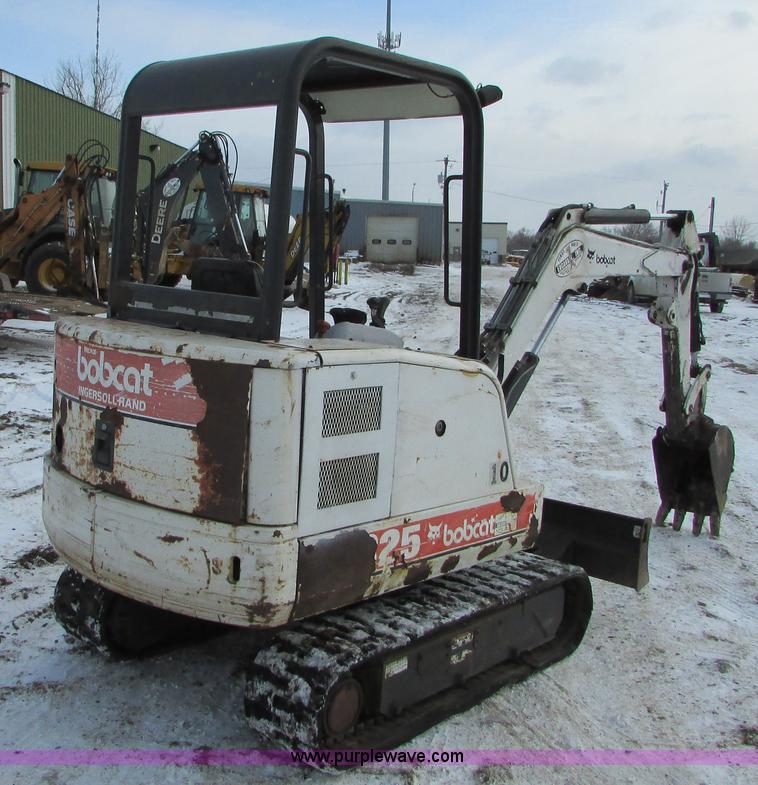 image for item I6611 1998 Bobcat X325 C series compact excavator