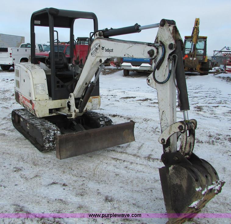 image for item I6611 1998 Bobcat X325 C series compact excavator