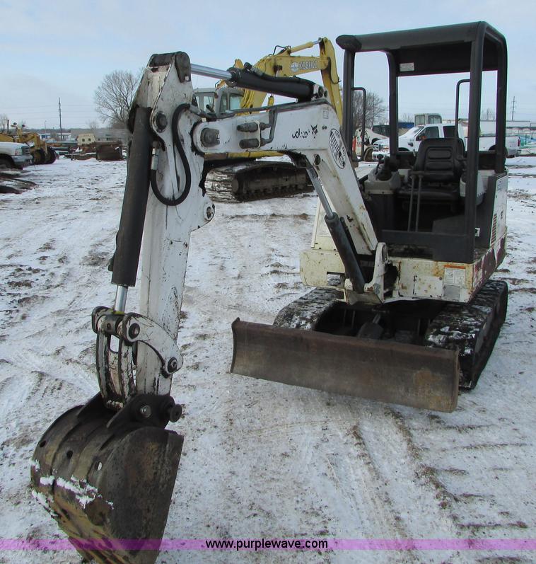 image for item I6611 1998 Bobcat X325 C series compact excavator