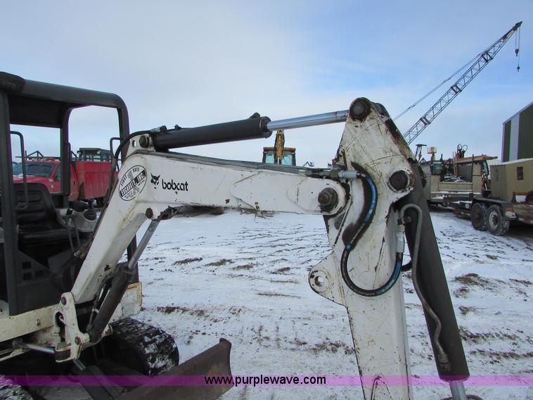 image for item I6611 1998 Bobcat X325 C series compact excavator