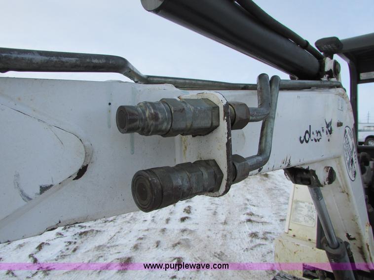 image for item I6611 1998 Bobcat X325 C series compact excavator