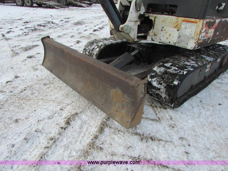 image for item I6611 1998 Bobcat X325 C series compact excavator