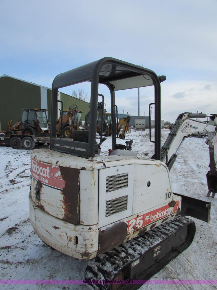 image for item I6611 1998 Bobcat X325 C series compact excavator
