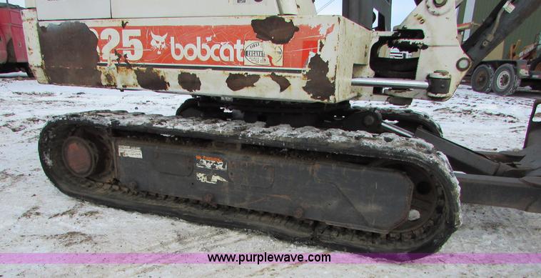 image for item I6611 1998 Bobcat X325 C series compact excavator