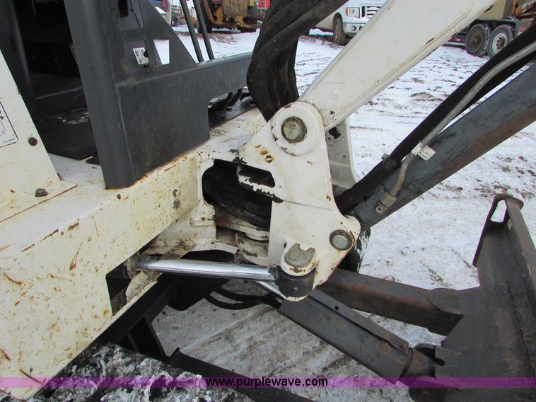 image for item I6611 1998 Bobcat X325 C series compact excavator