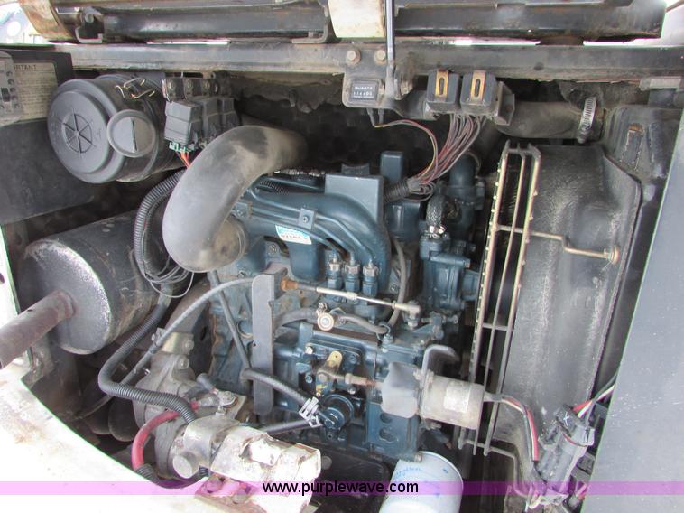 image for item I6611 1998 Bobcat X325 C series compact excavator