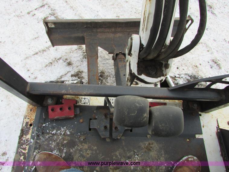 image for item I6611 1998 Bobcat X325 C series compact excavator