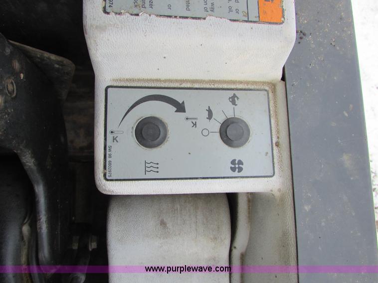 image for item I6611 1998 Bobcat X325 C series compact excavator