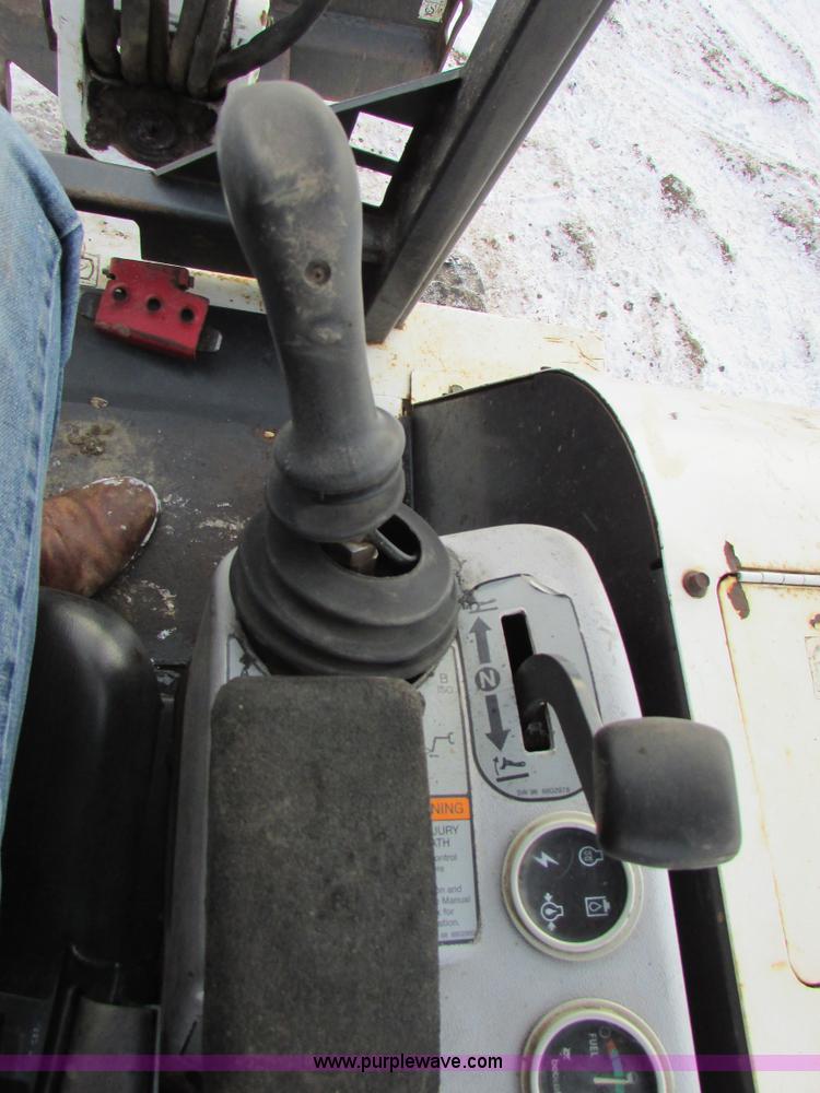 image for item I6611 1998 Bobcat X325 C series compact excavator