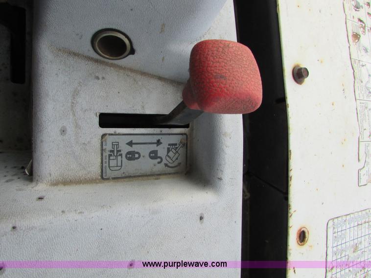 image for item I6611 1998 Bobcat X325 C series compact excavator