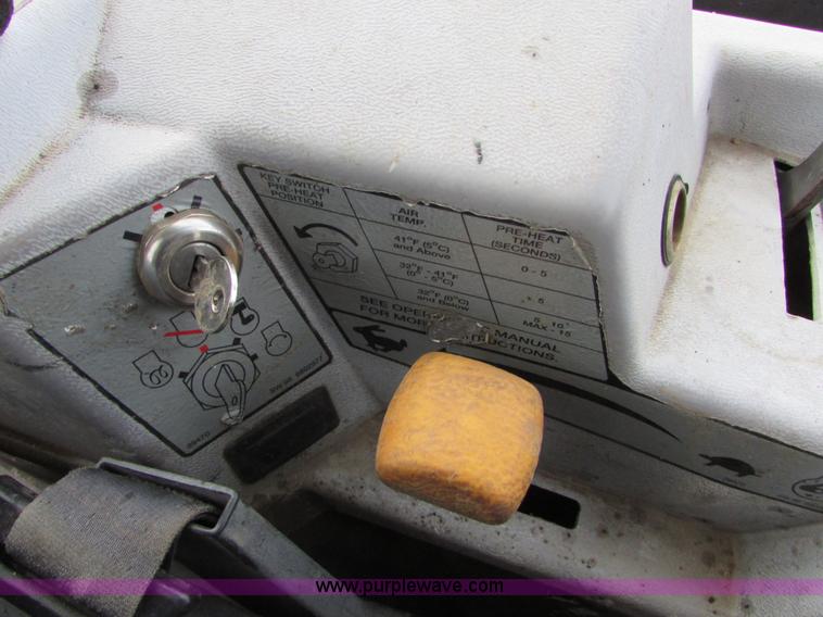 image for item I6611 1998 Bobcat X325 C series compact excavator