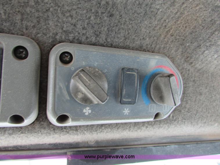 image for item I6612 2000 Bobcat 863 skid steer