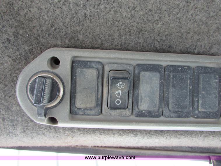 image for item I6612 2000 Bobcat 863 skid steer