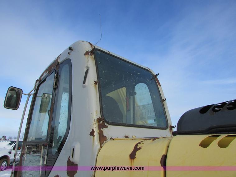 image for item I6613 2001 Kobelco SK-160 LC excavator
