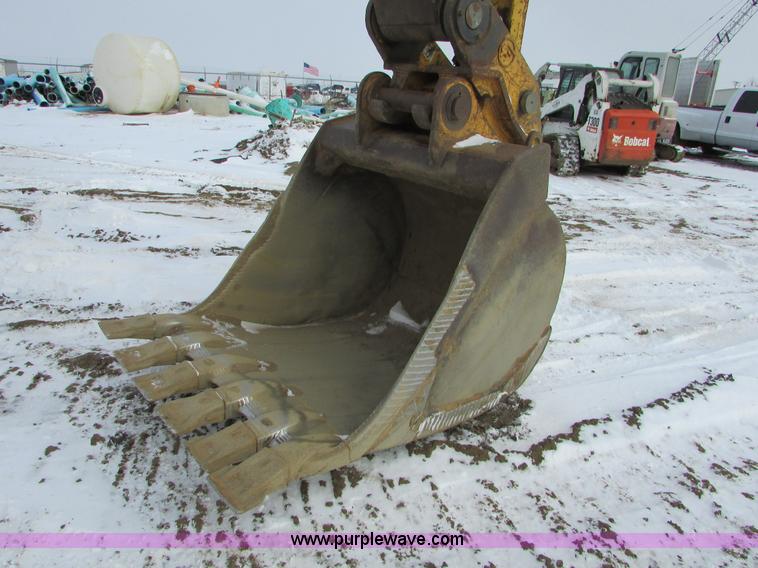 image for item I6615 2005 John Deere 330C LC excavator