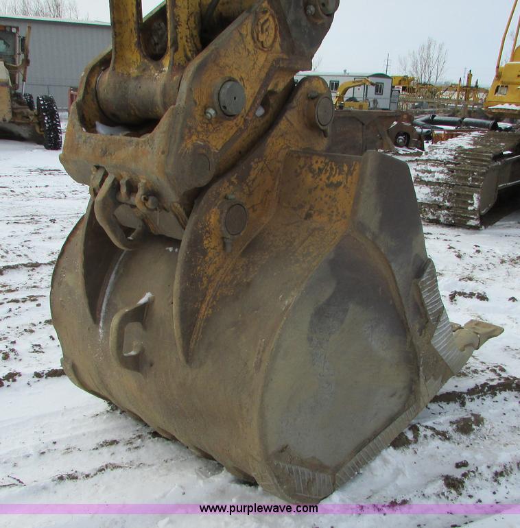 image for item I6615 2005 John Deere 330C LC excavator