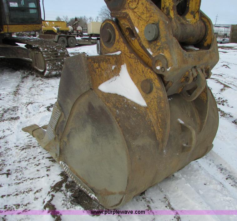 image for item I6615 2005 John Deere 330C LC excavator