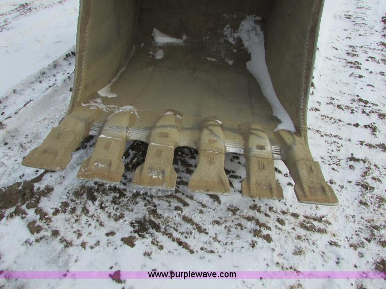 image for item I6615 2005 John Deere 330C LC excavator