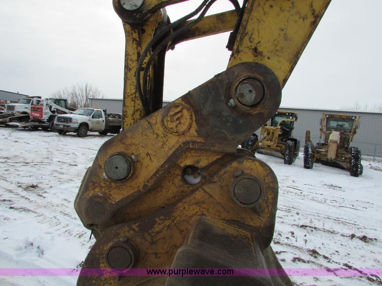 image for item I6615 2005 John Deere 330C LC excavator
