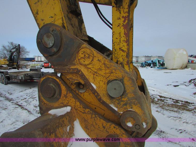 image for item I6615 2005 John Deere 330C LC excavator