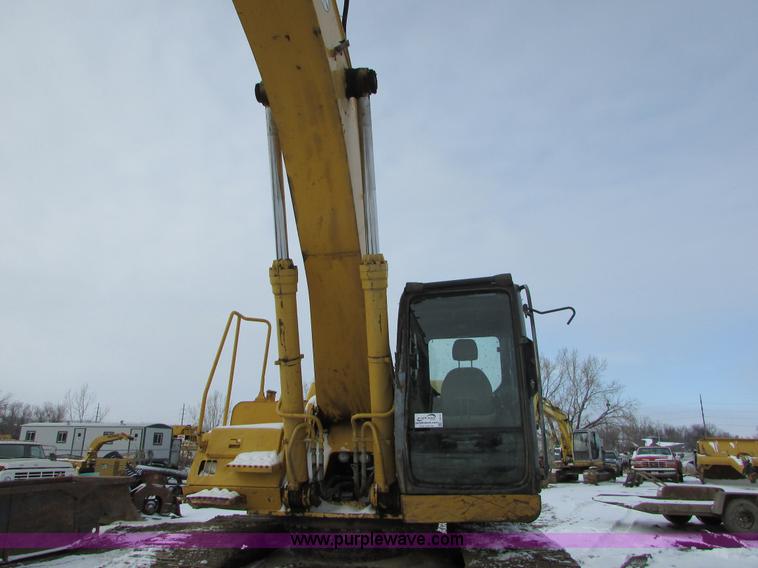 image for item I6615 2005 John Deere 330C LC excavator