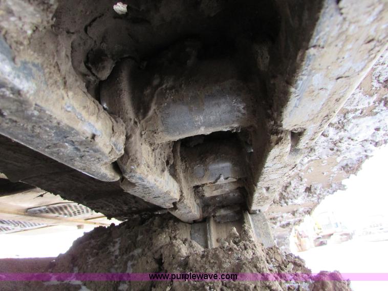 image for item I6615 2005 John Deere 330C LC excavator